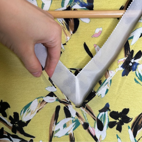 🦋5/20$🦋 M&S floral blouse - Picture 3 of 10